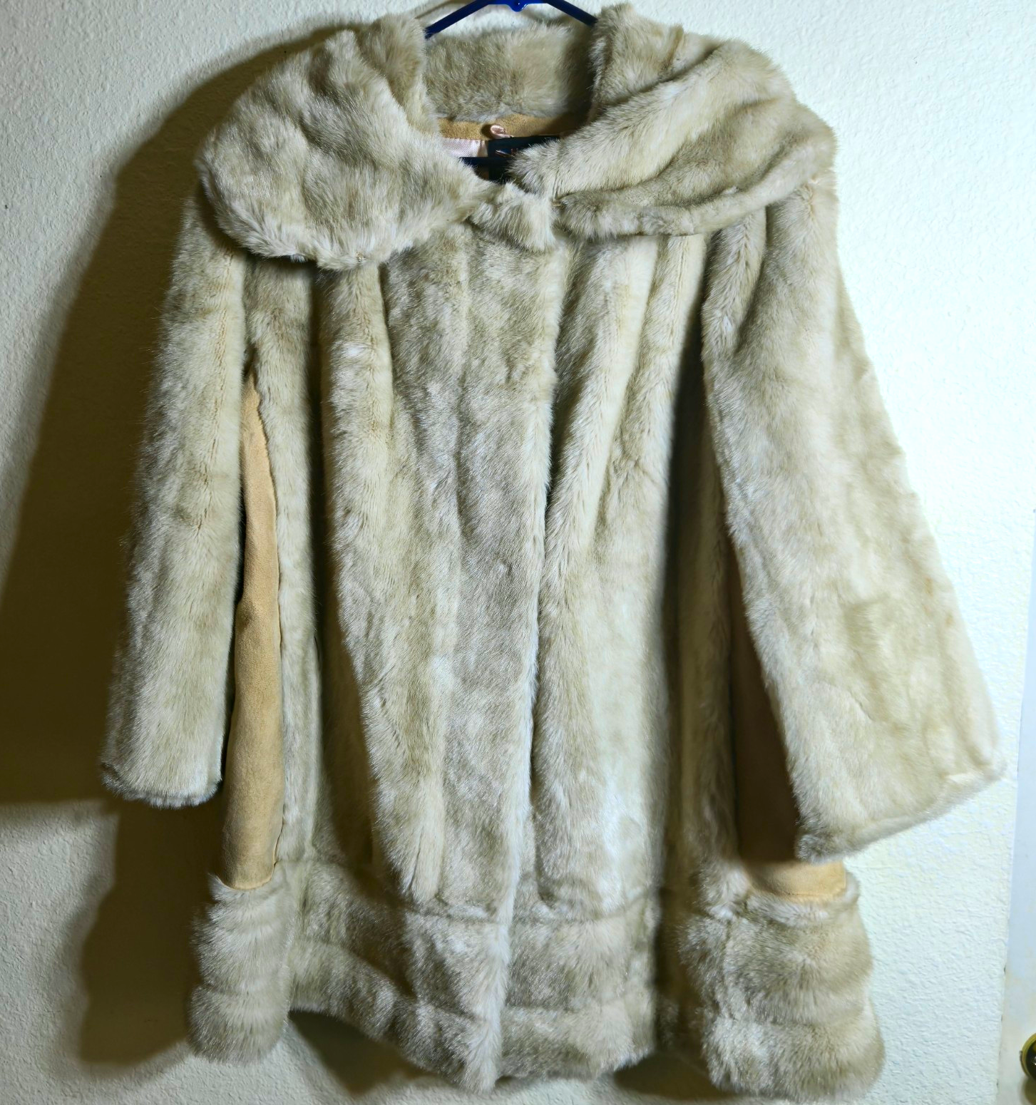 London Leathers by Lilli Ann Women’s Beige Mid-Length Lined Coat M/L