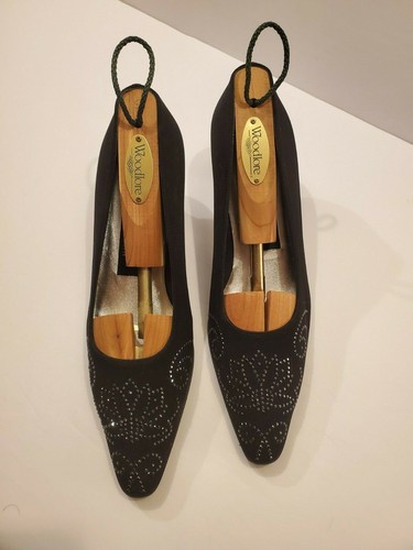 Stuart Weitzman Black Satin Studded Rhinestone Classic Pumps Shoes Size 7B - Picture 2 of 5