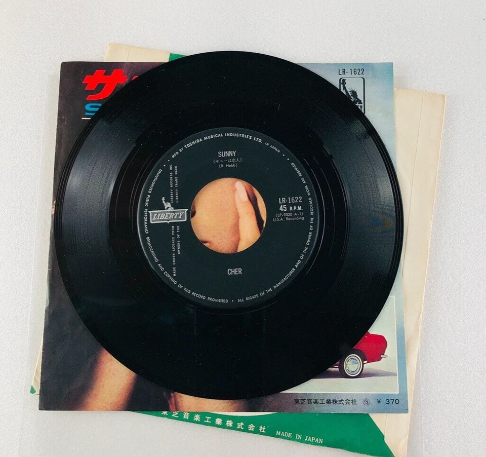 Cher - Sunny / You Don't Have To Say You Love Me [60's Japanese Single Records] Foto 3 de 4