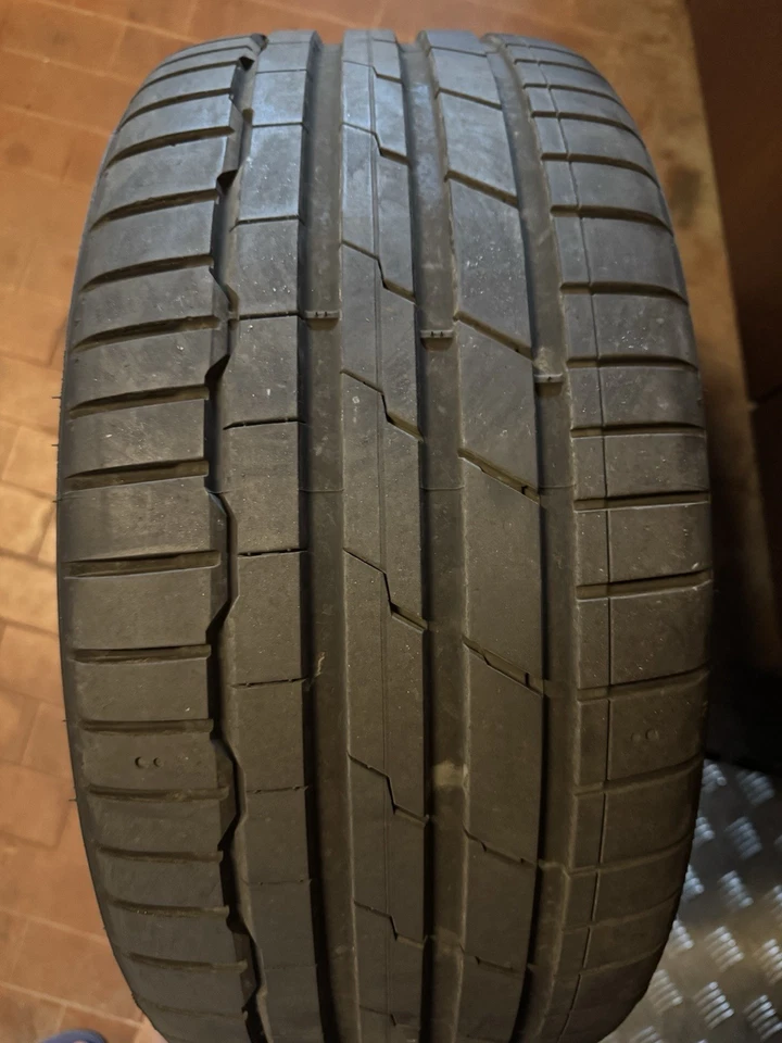 4 Gomme Hankook S1 Evo 3 235/35/19 - Immagine 3 di 4