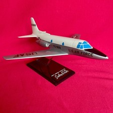 Topping modèles précis aviation nord-américaine USAF T-39 Sabreliner - Regardez !