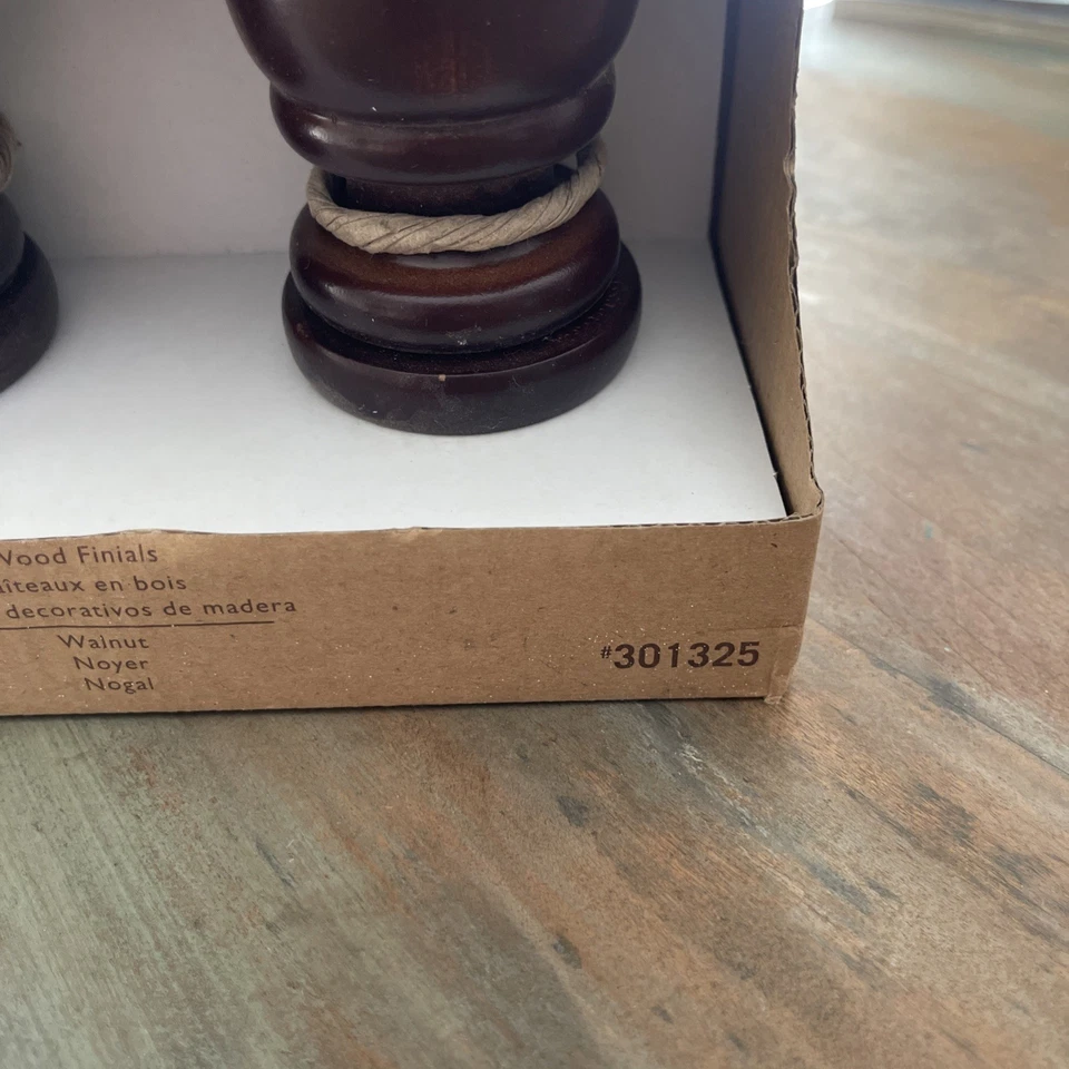 全新 Allen & Roth 2 Finials 棕色/胡桃色饰面 适合 1 3/8 或 1 3/4 杆 — 第 3/4 张图片