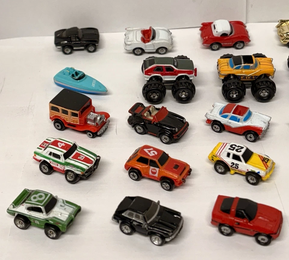 Lote Galoob Micro Machines, Carros, Monster 4x4, Corvette Stock Conversível Dourado - Imagem 2 de 4