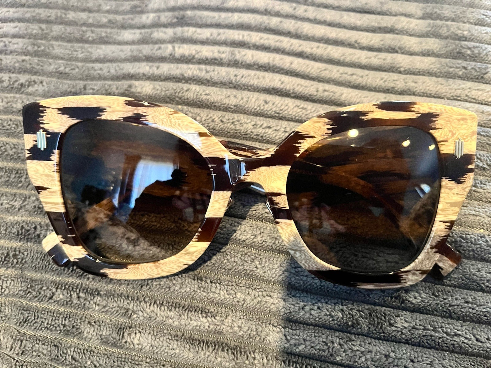 Fendi Cat Eye Sunglasses with Luxe Gold Accents-image