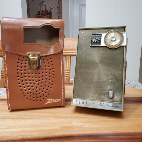 Vintage Zenith Royal 400 Transistor Radio   W/ Leather Case  / Plays Great