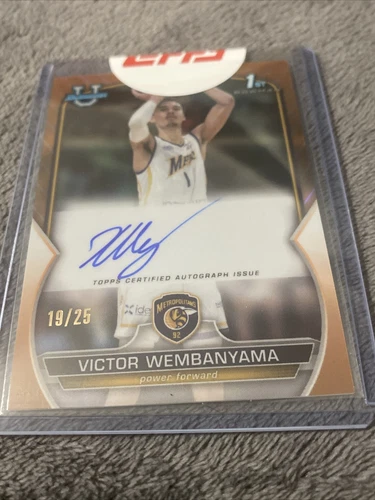 22/23 Topps Bowman Chrome University -Victor Wembanyama Auto-Orange 19/25- ROY🔥