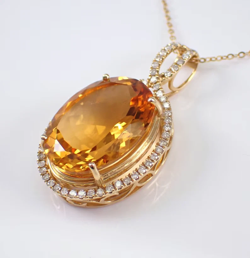 Colgante de halo de citrino de corte ovalado de 3 quilates enchapado en oro amarillo de 14 quilates cadena de 18" Foto 3 de 4