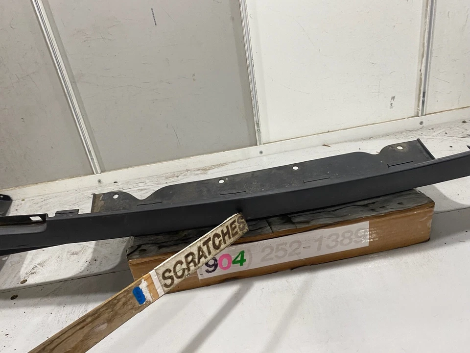 Cenefa de parachoques trasero OEM 2015-2017 Dodge Challenger 15LA-209AA Foto 4 de 4