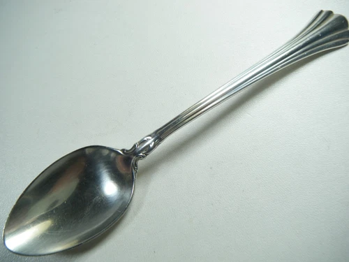 REED & BARTON  "EIGHTEENTH CENTURY" STERLING SILVER TEASPOON NO MONO  (RL)