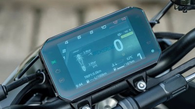 CFMOTO 675NK Tacho Displayschutzfolie glänzend 6,8  2024+