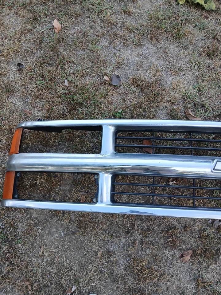 Chevrolet 1500 2500 3500 Silverado Suburban Tahoe 1994-1999 parrilla cromada OEM Foto 3 de 4