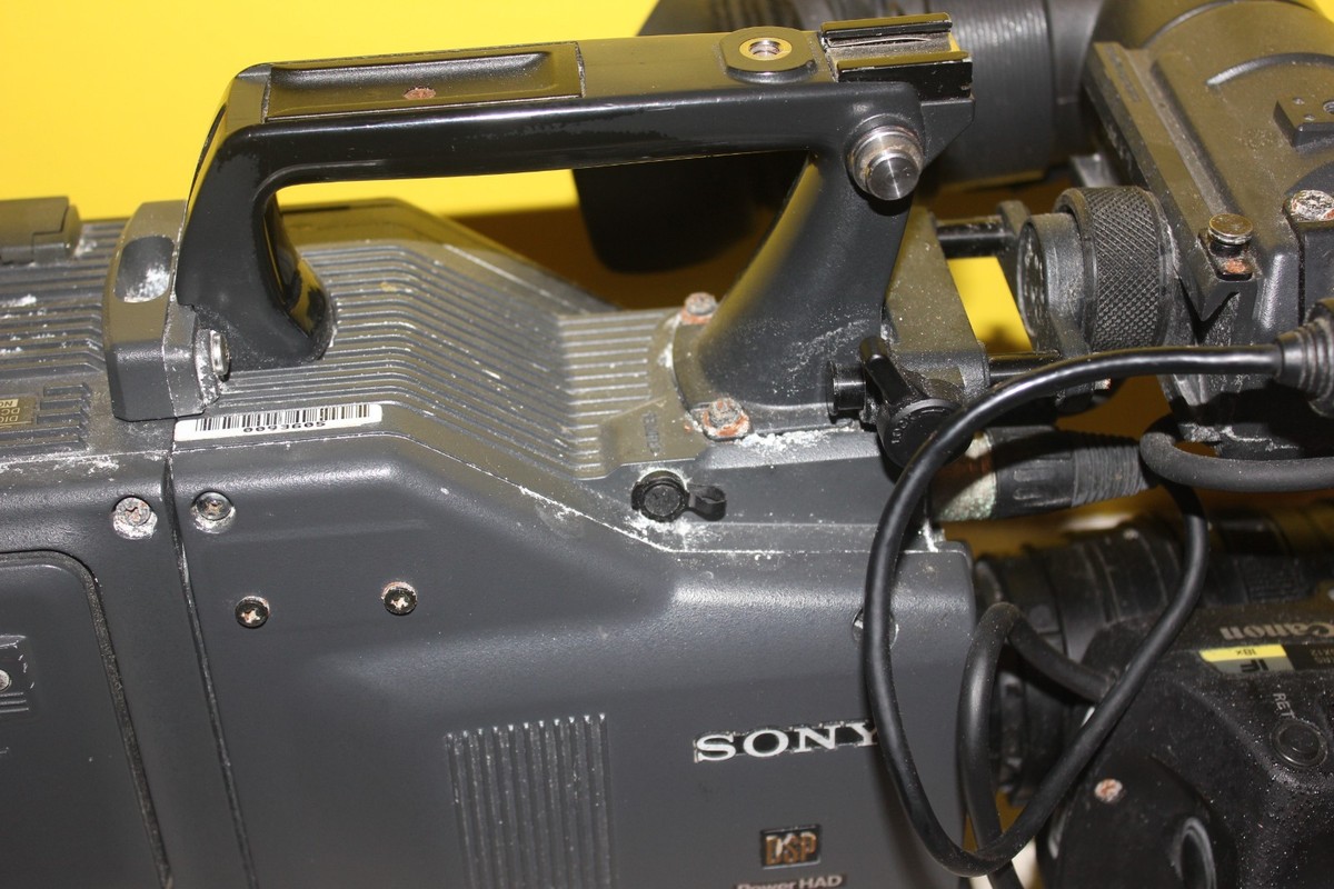 VINTAGE SONY MODEL DXC-D30 DIGITAL VIDEO CAMERA- READ THE VINTAGE SONY MODEL DXC-D30 DIGITAL VIDEO CAMERA- READ THE