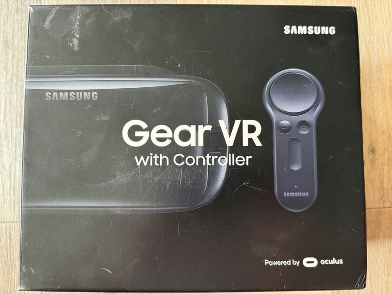 Samsung Gear Vr  with Controller, Black  with Original box 