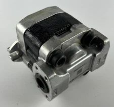 Hyster 8822400 Hydraulic Gear Pump Made in Japan thumbnail 4