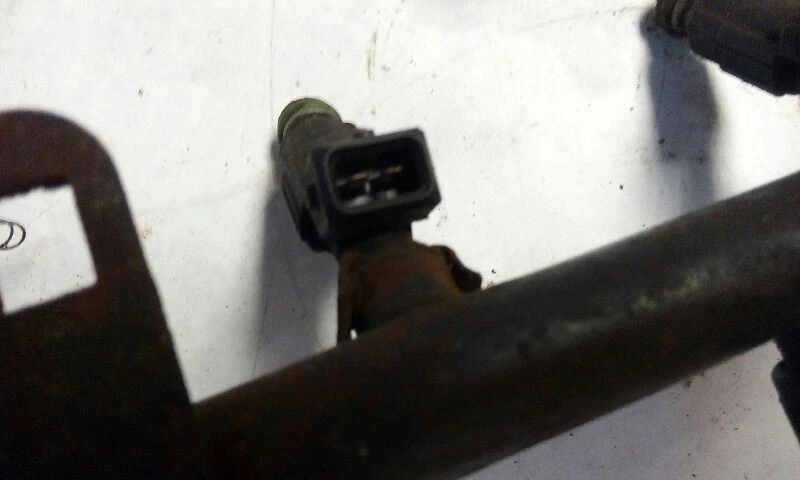 Inyector de combustible para piezas de inyección de combustible Chrysler Cirrus 95-97 2,4 L Foto 4 de 4