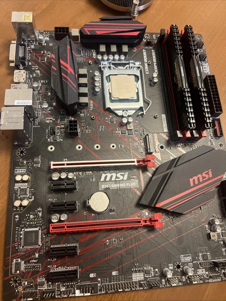 MSI B360, Intel i5-8600k, X2 Corsair Vengeance DDR4 RAM, enfriador de CPU Foto 2 de 4