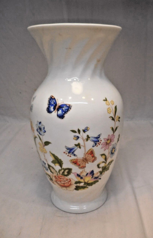 Beautiful Vintage Aynsley Cottage Garden / collectable Fine Bone China / England