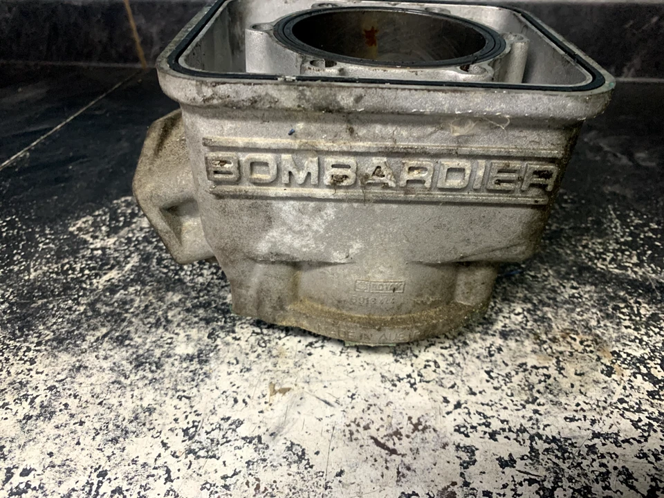 Conjunto de cilindro Ski Doo 1995 # 420913446 Grand Touring 580 Foto 3 de 4