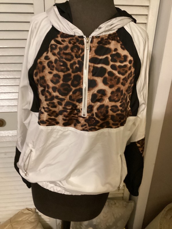 white/leapaed windbreaker ladies small