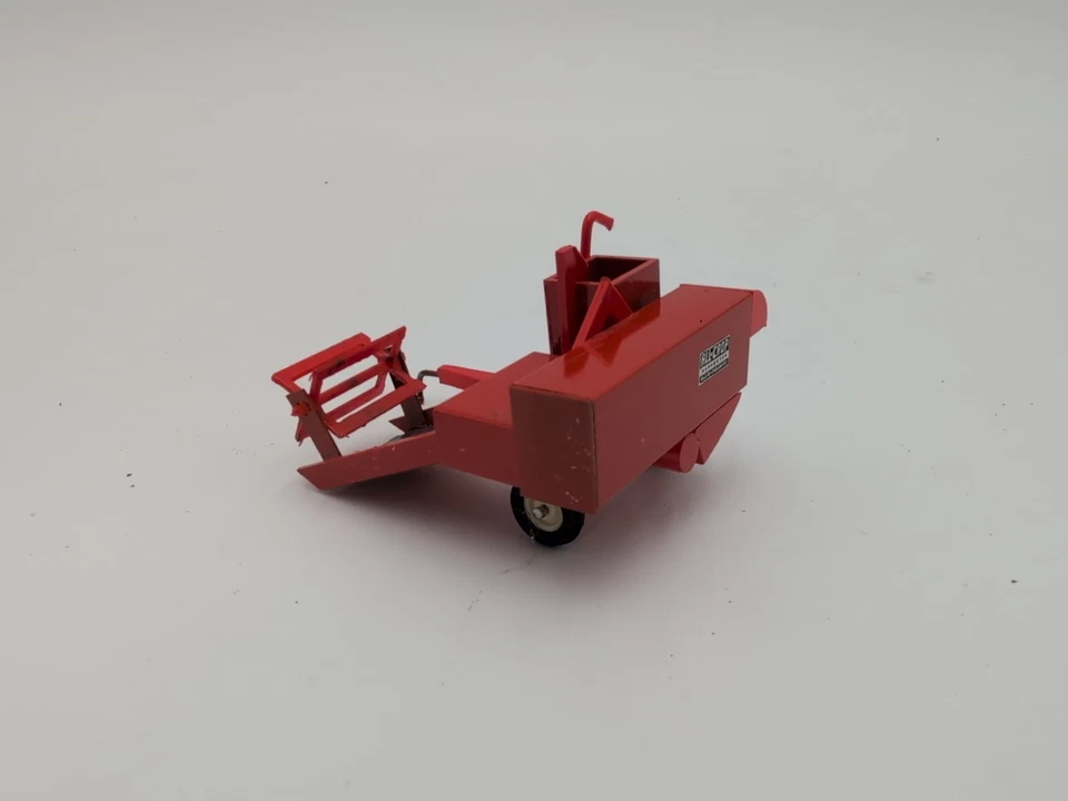 1/64 Custom Farm Toy Pull-Type Combine All Crop Allis Chalmers - Image 2 of 3