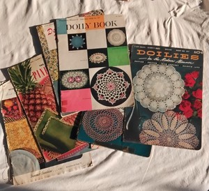 8 DOILY BOOKLETS 1950'S , VINTAGE SEE PHOTOS