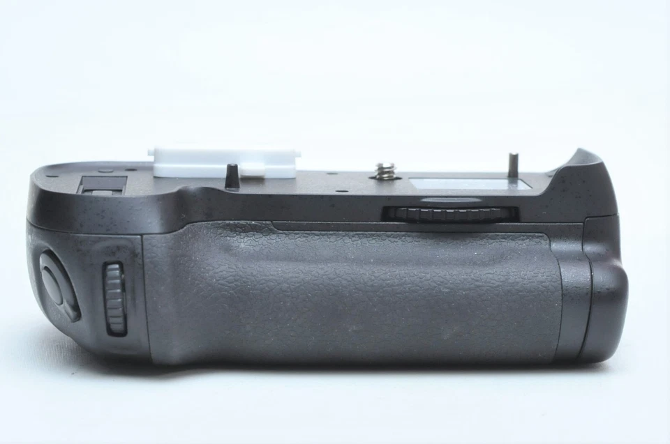 Paquete de agarre eléctrico de control múltiple Nikon genuino OEM MB-D12 para D810 D810A D800 Foto 3 de 3