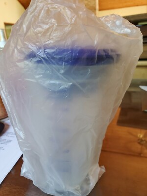 TUPPERWARE QUICK SHAKE 16 oz CONTAINER BLUE vintage *NEW* in original packaging!