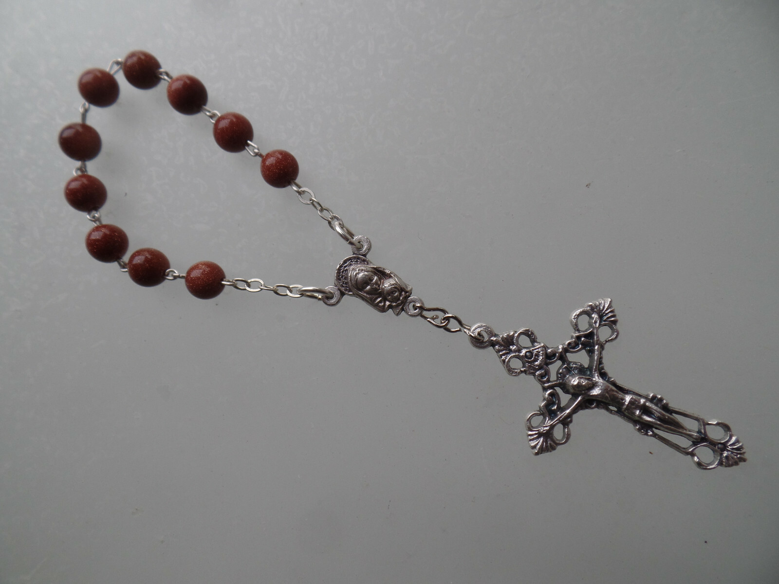 Edelstein Goldsand Goldstein Rosenkranz für Auto Spiegel mit Schmuckkreuz