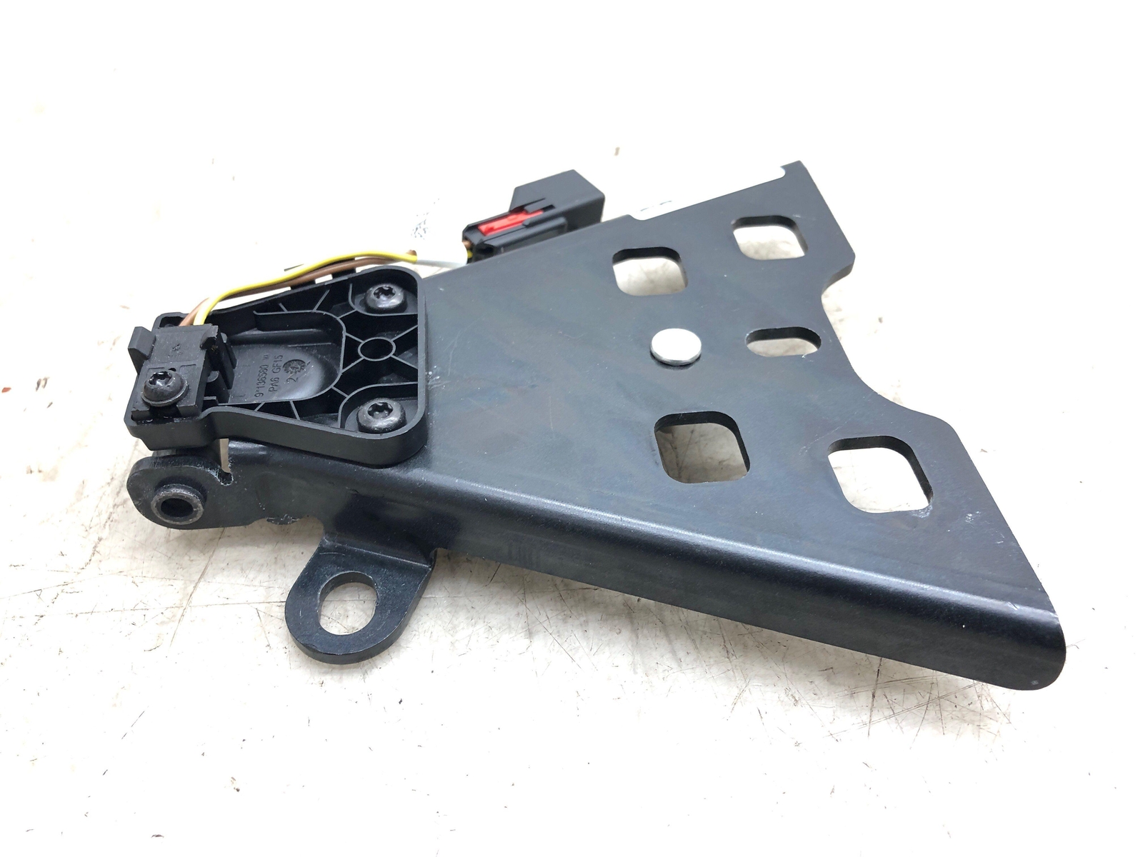 2020-2023 ASTON MARTIN VANTAGE ROADSTER LOCKING RECEIVER BRACKET MY63-1B309-AC