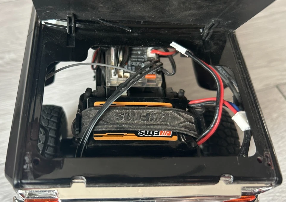 FMS FCX18 Chevrolet K10 Cheyenne 10 RTR 1/18 Scale RC Truck RTR Used C1 - Image 4 of 4