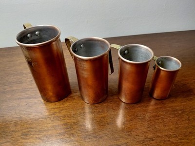 VINTAGE 4ER SET KUPFER & MESSING 1/4 , 1/2 , 3/4 & 1 TASSE MASSE.