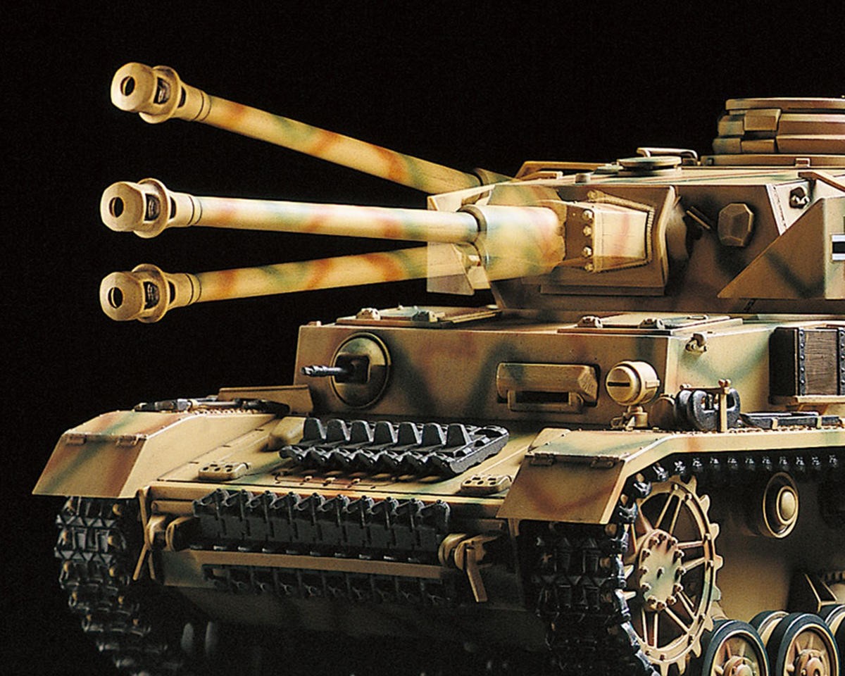 Tamiya 1/35 RC German Panzerkampfwagen IV Ausf.J Tank Model Kit