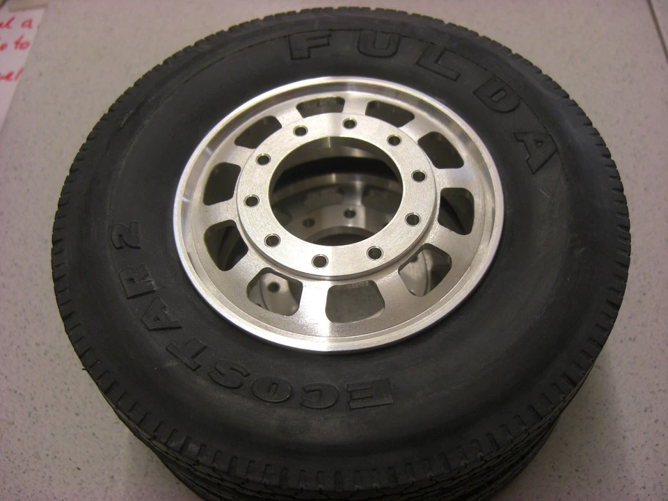 1 pair Fulda Ecostar2 truck tires 1:8 with rim/OD 150 mm - Image 3 of 4
