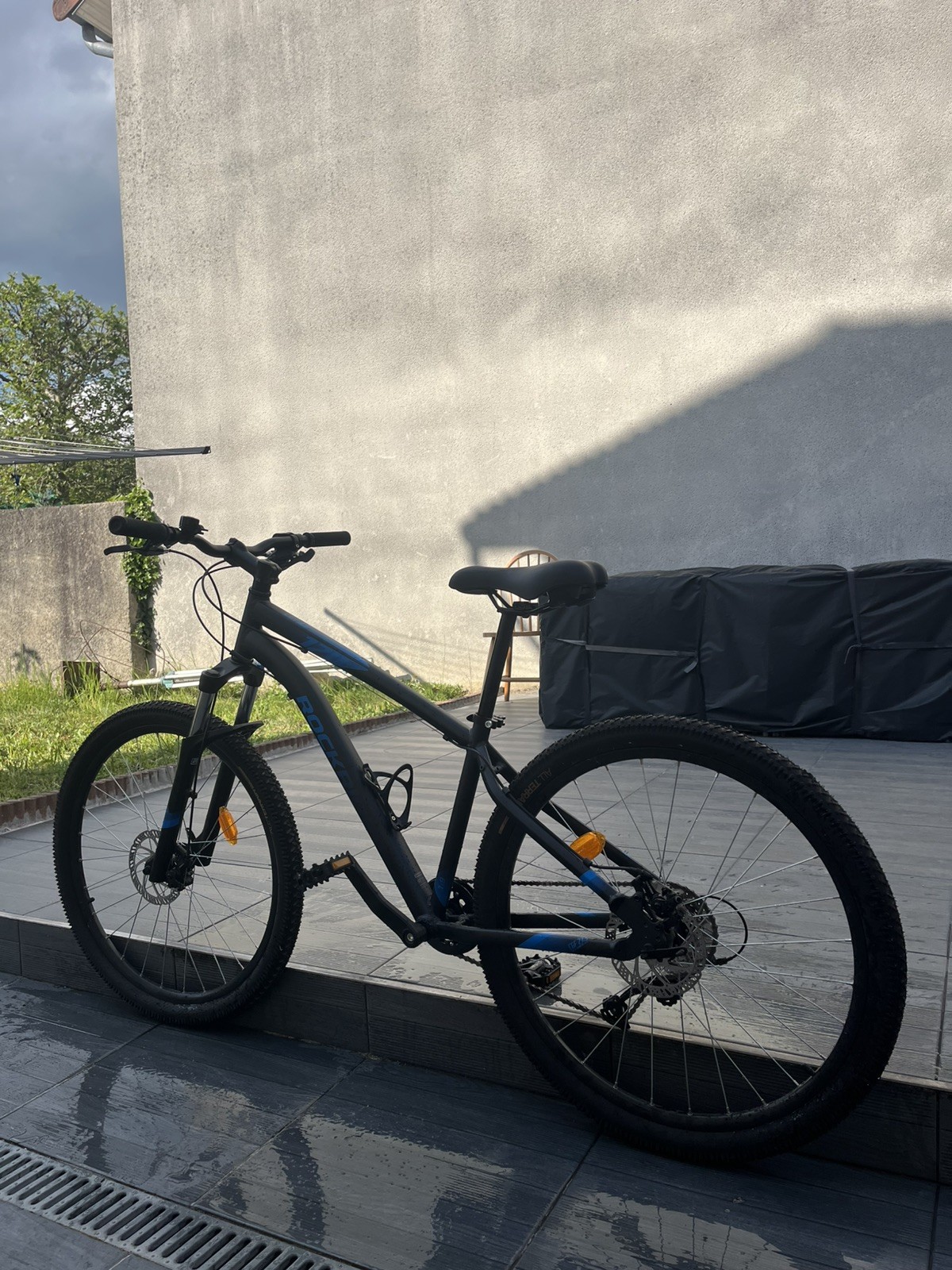 VTT Rockrider ST 120 pour des randonnées sportives en forêt en taille M