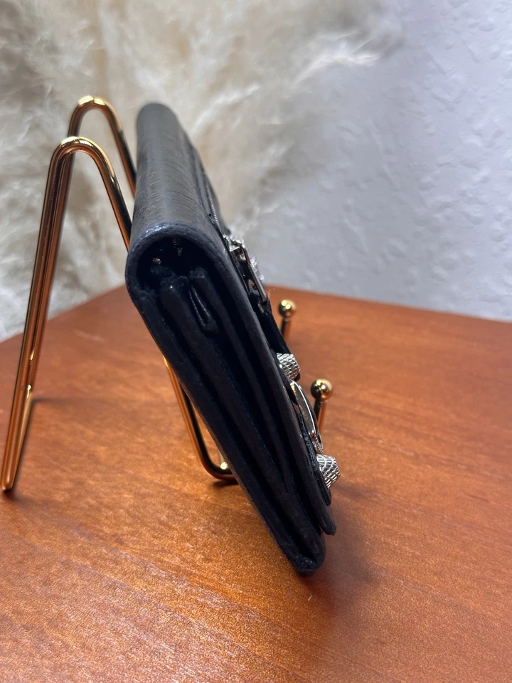 Carteira Balenciaga preta cravejada de prata longa dobrável - Imagem 3 de 4