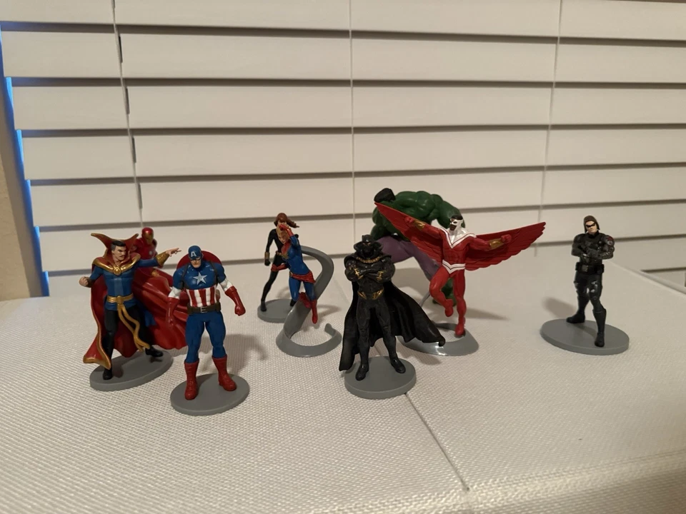  Lote de 8 figuras de Marvel Avengers - Iron Man, Capitán América, Hulk y más Foto 2 de 4