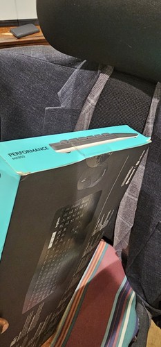 Logitech MK 850 Performance Wireless Keyboard and Mouse Combo - Picture 4 of 7