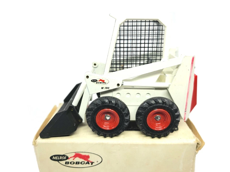 Bobcat Clark M-700 Skid-Steer Loader - Conrad Gescha 1:24 Scale Model #2401.1 - Image 2 of 4