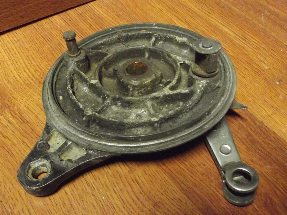 1983 DR 250 Suzuki Rear Brake Plate *B10b Foto 3 de 4