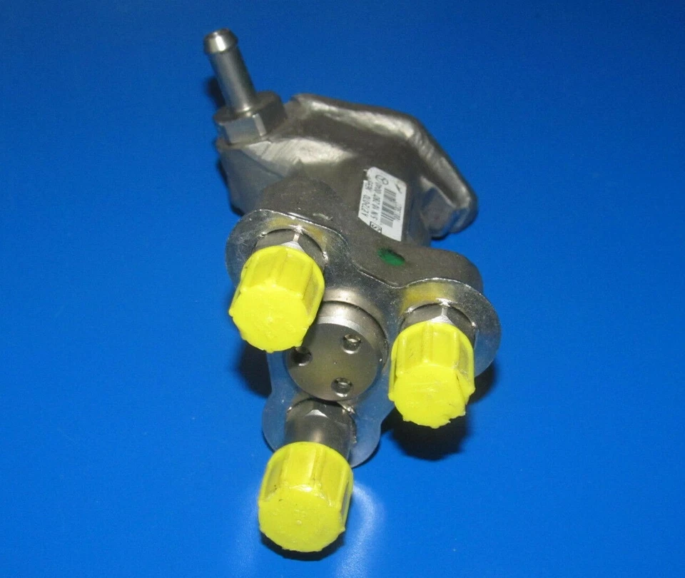 Mercedes Benz Genuine Fuel Distributor Part Number 2720701395 (A2720701395) 1 PC - Изображение 3 из 4