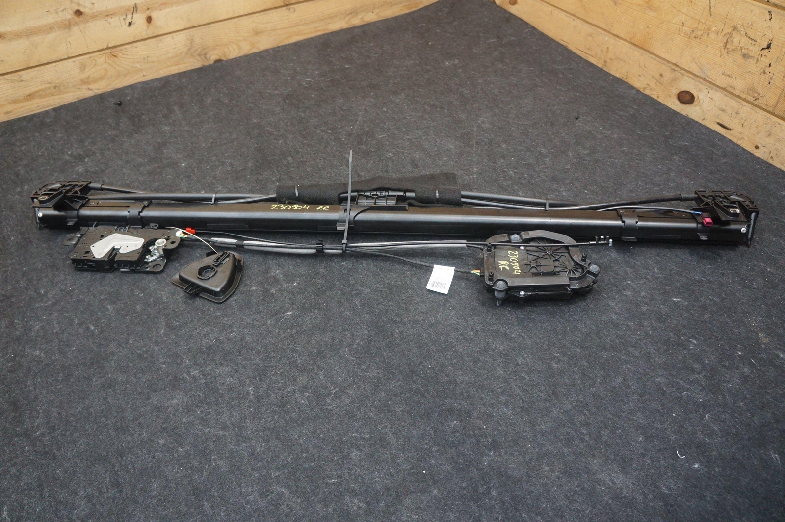 Rear Back Window Roll Up Sun Shade Powered 51467425528 Bmw 750  