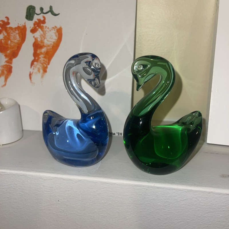 VINTAGE LIGHT BLUE SWAN HAND MADE ART GLASS BLOWN UNBRANDED