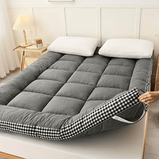 Mattress with checkered three-dimensional edges Full size