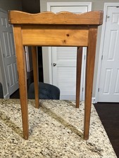 Habersham Plantation Arts and Crafts Galleried Maple Candle Stand Side Table