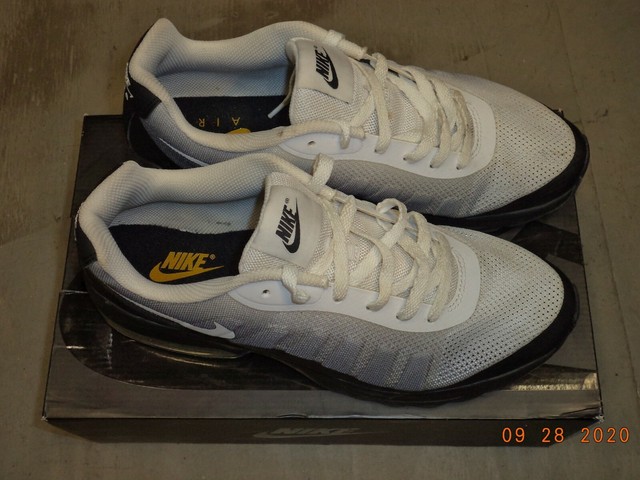 nike air max invigor size 9