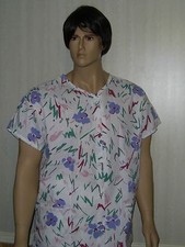 VNeck Tunic Scrub Top XL  2XL Floral Pattern 2 Pockets Metal Snaps Short Sleeve