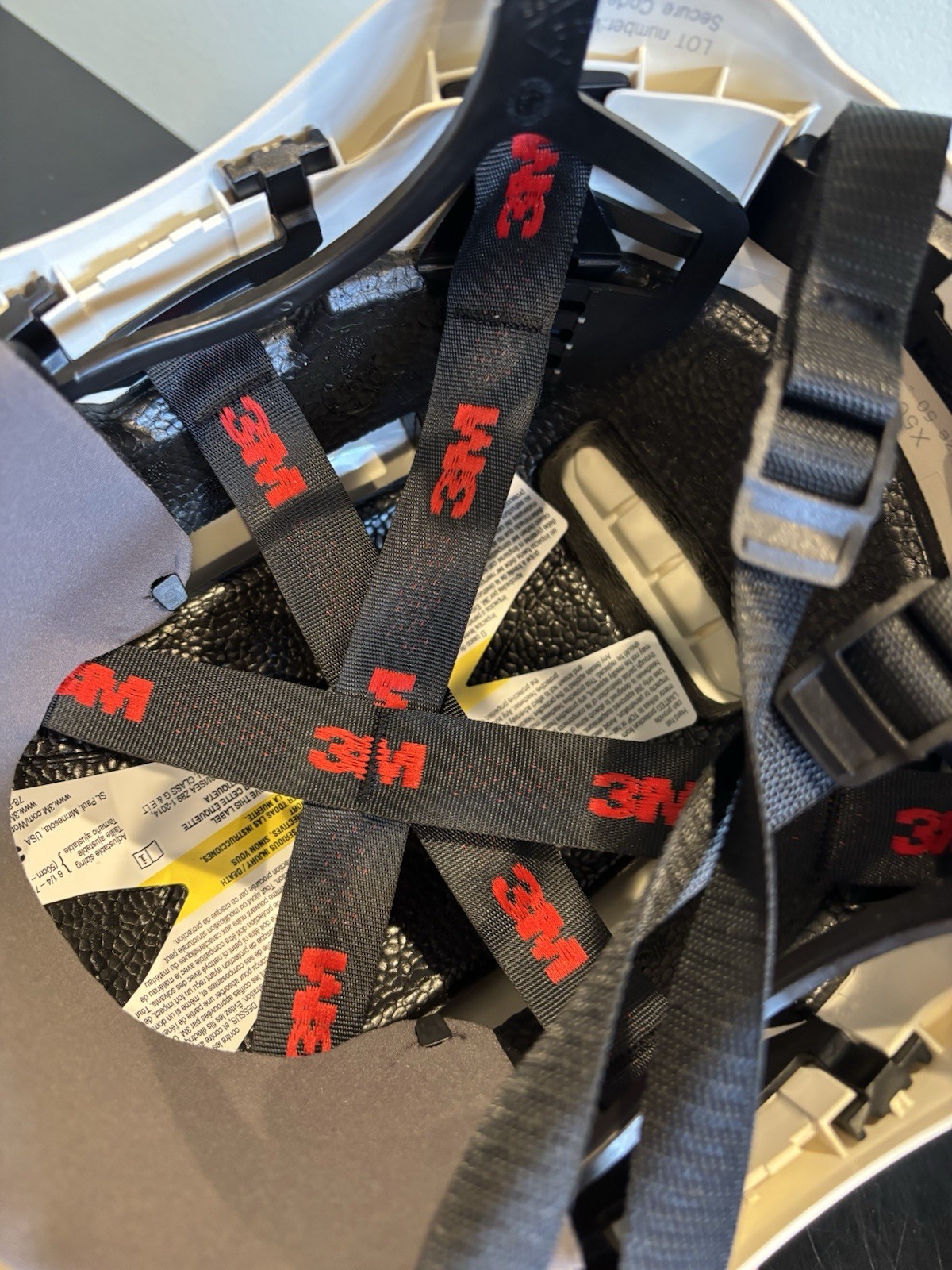 3M SecureFit Safety Helmet White X5001-ANSI Climbing Style Ratchet X5000 Size 50