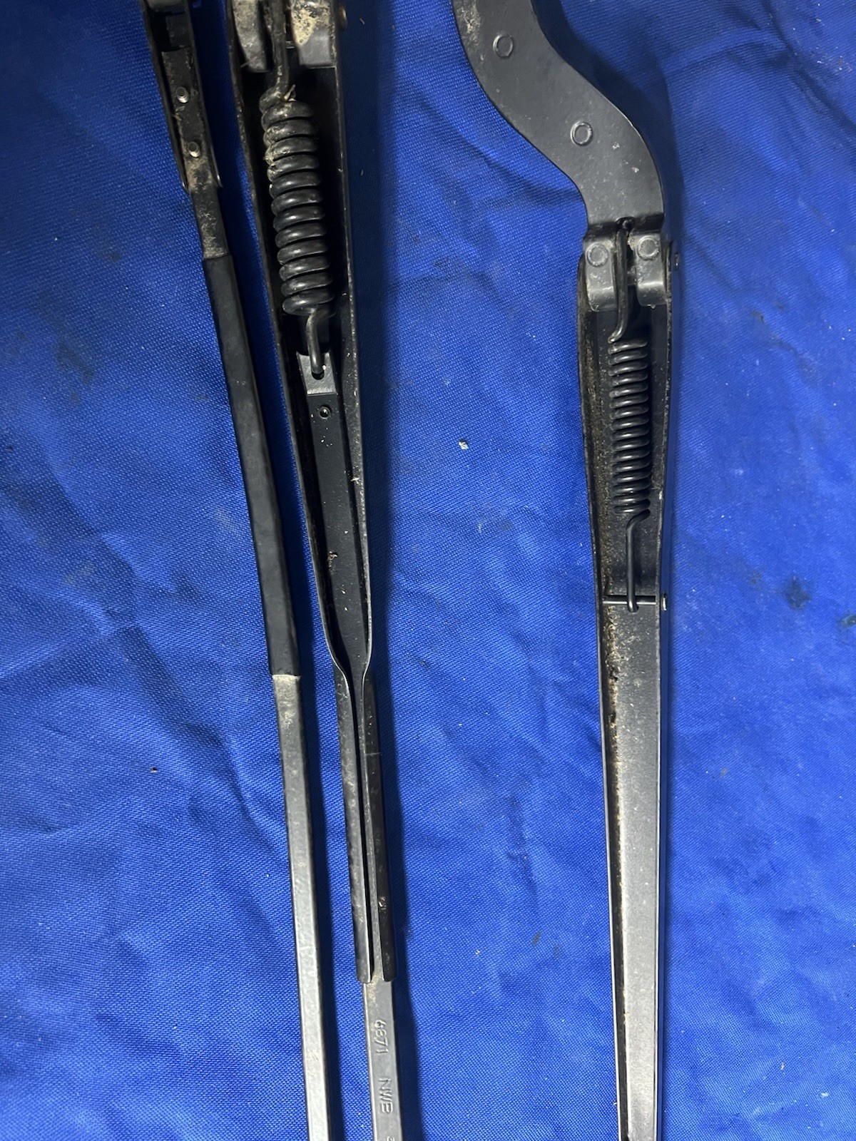 2003-2013 maserati quattroporte LH & RH M139 front windshield wiper arms OEM