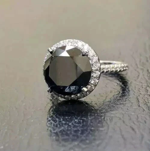 Atractivo anillo de diamantes negros creado en laboratorio de corte redondo de 3 quilates de oro blanco de 14 quilates Foto 3 de 3