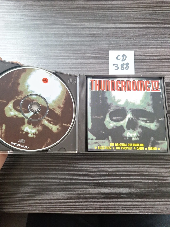 Thunderdome IV - The Original Dreamteam von Various 2CD Compilation - Bild 2 von 3